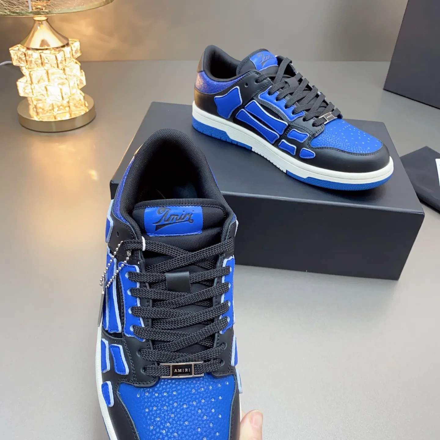 p580🐮🐮AMIRI Couple Style👑 The latest The Pacific Series Couple Style💀🦴Bone Stars Casual Sports Shoes Skateboard Shoes✔️ AMIRI's Pacific shoes are a sneaker that combines luxury and street style. Many celebrities and Internet celebrities have the same style. Its design and workmanship are very exquisite. Made of high-grade cow leather, soft to the touch and highly durable. 💎Fabrics: Original custom imported first-layer cowhide 💎Inner lining: Original customized breathable mesh 💎Foot: Original injection molded one-piece, comfortable, wear-resistant and not tiring for feet 💎Outsole: Original 1:1 molded three-color sole Original outsole 💎Sole thickness: 3CM 💎Size: Female 35-40 Male 39-46 💎Price; Top version 👑Special remarks Remark: (Female size 34 40 . Men's sizes 38 45 46 are customized and cannot be returned or exchanged. Please note when ordering! Thank you🤝🤝